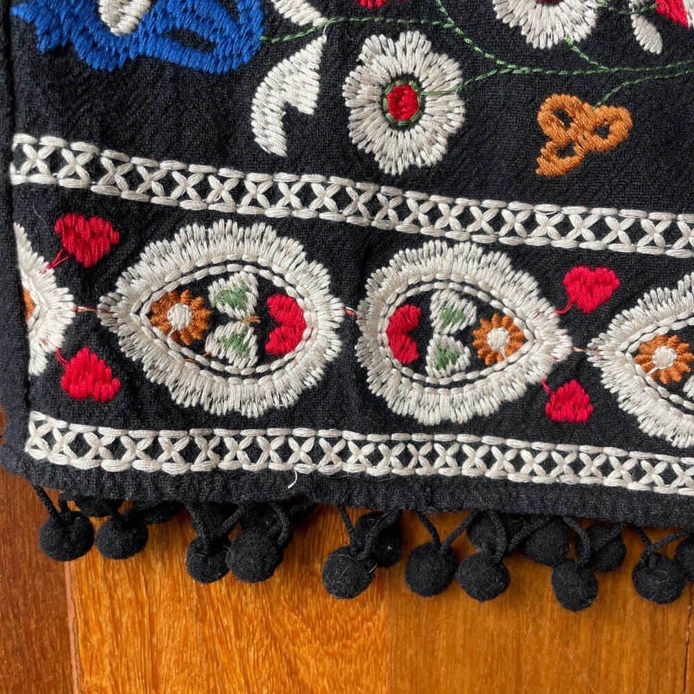 Umgee Sz S Black Floral Embroidered Mini Skirt - Picture 3 of 7